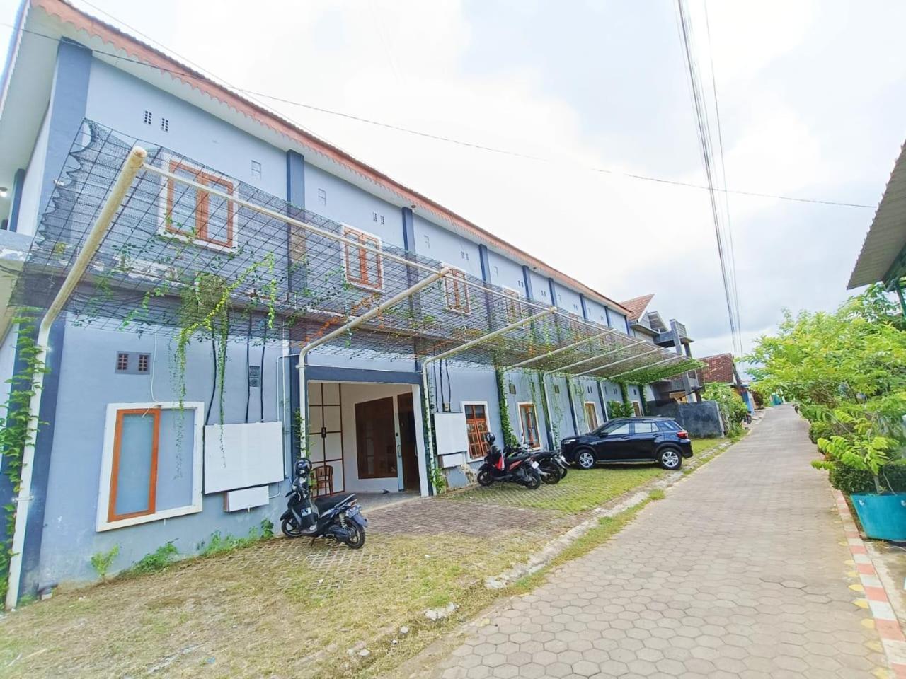 Yutaka Inn Banyuwangi Banyuwangi  Extérieur photo